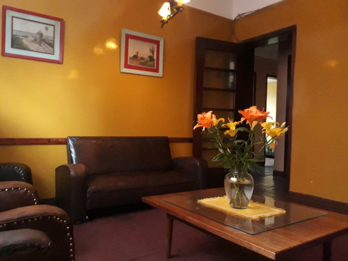 Aragon Hotel *